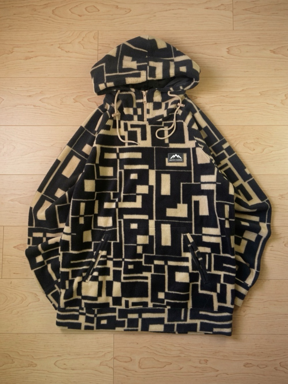 Massive Outdoor Geometric Fleece Hoodie in Black & Cream